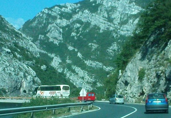 Nesreća kod Jablanice: BMW sletio u jezero, povrijeđeni uspjeli isplivati