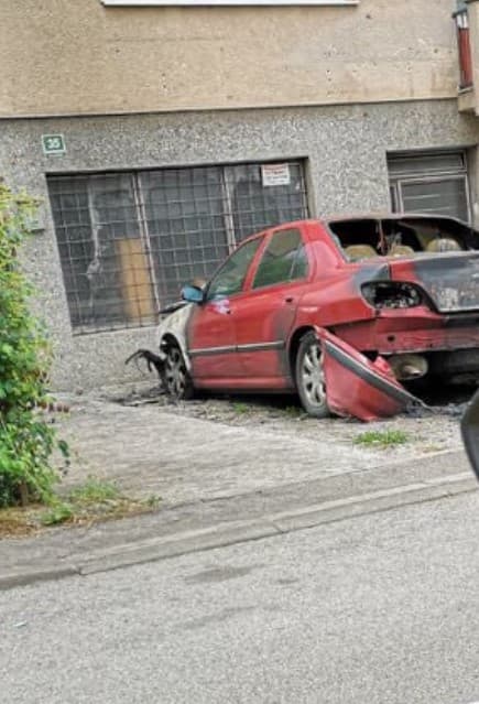 Potvrđeno iz MUP-a KS: Zapaljen Peugeot na Ilidži, potraga za piromanom