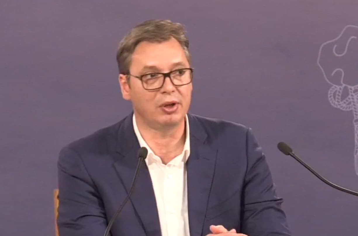 Vučić nakon mitinga u Beogradu: Da su preskakali ograde na Bijeloj kući, bili bi izrešetani