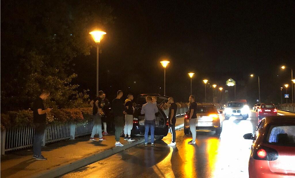 Zenica: Udario u ogradu na mostu, zamalo da završi u rijeci Bosni