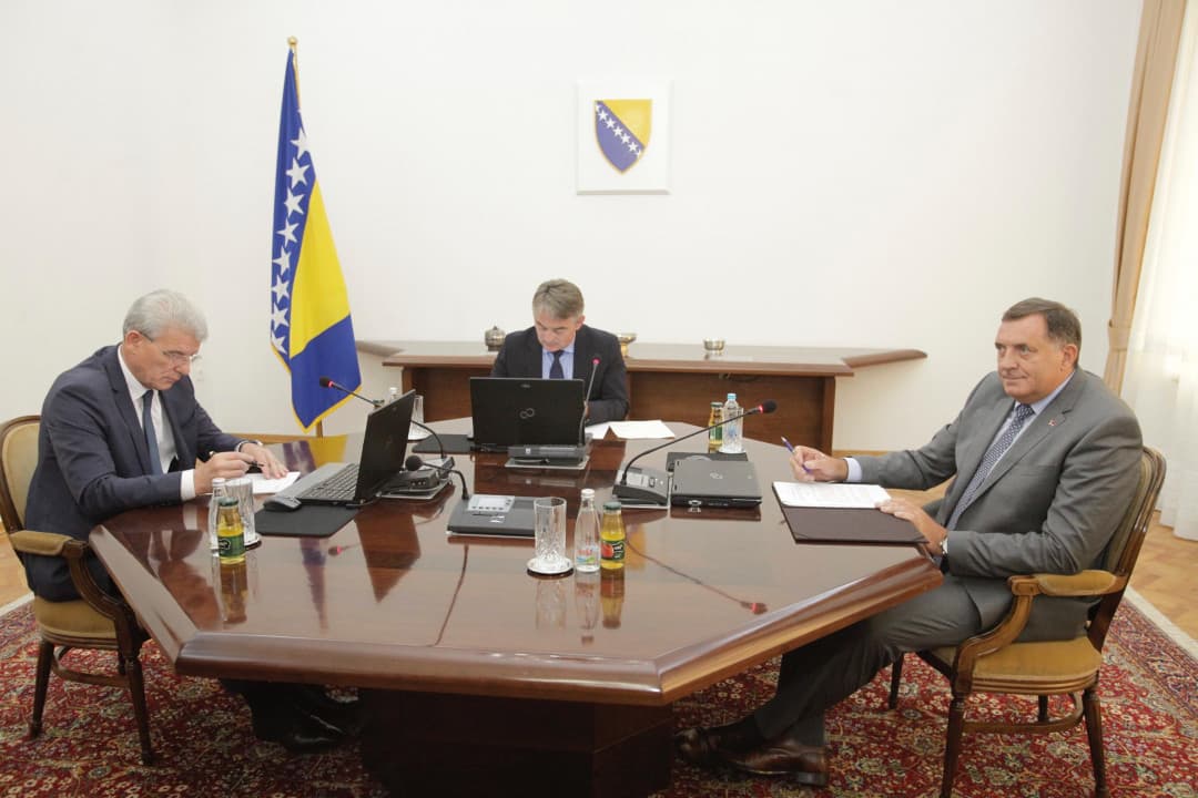 Oglasile se ambasade o odgađanju sjednice Predsjedništva i poslale poruku liderima