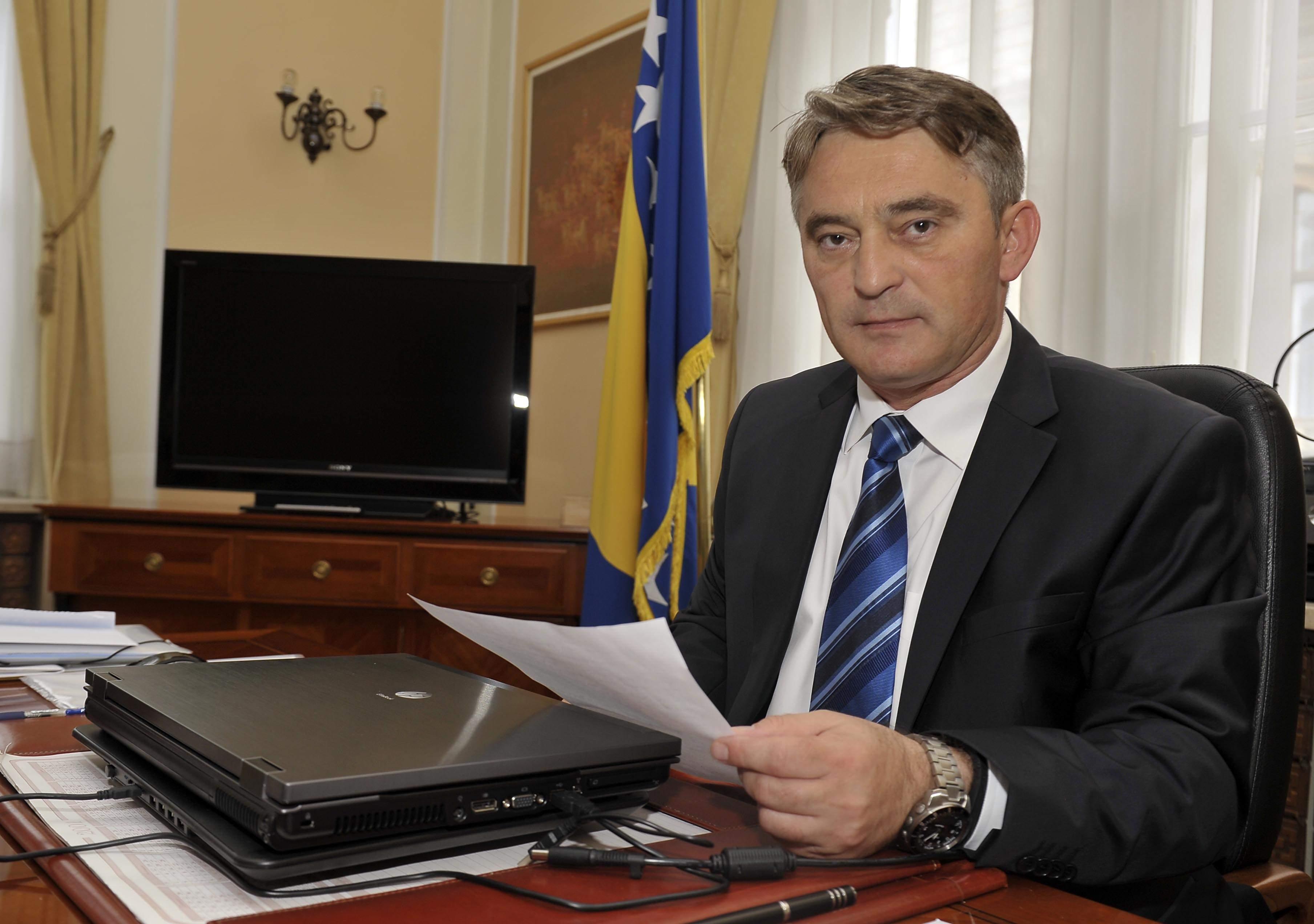 DF: Konfuzni Milanović potvrdio da je za SDP BiH Čović prihvatljiviji od Komšića