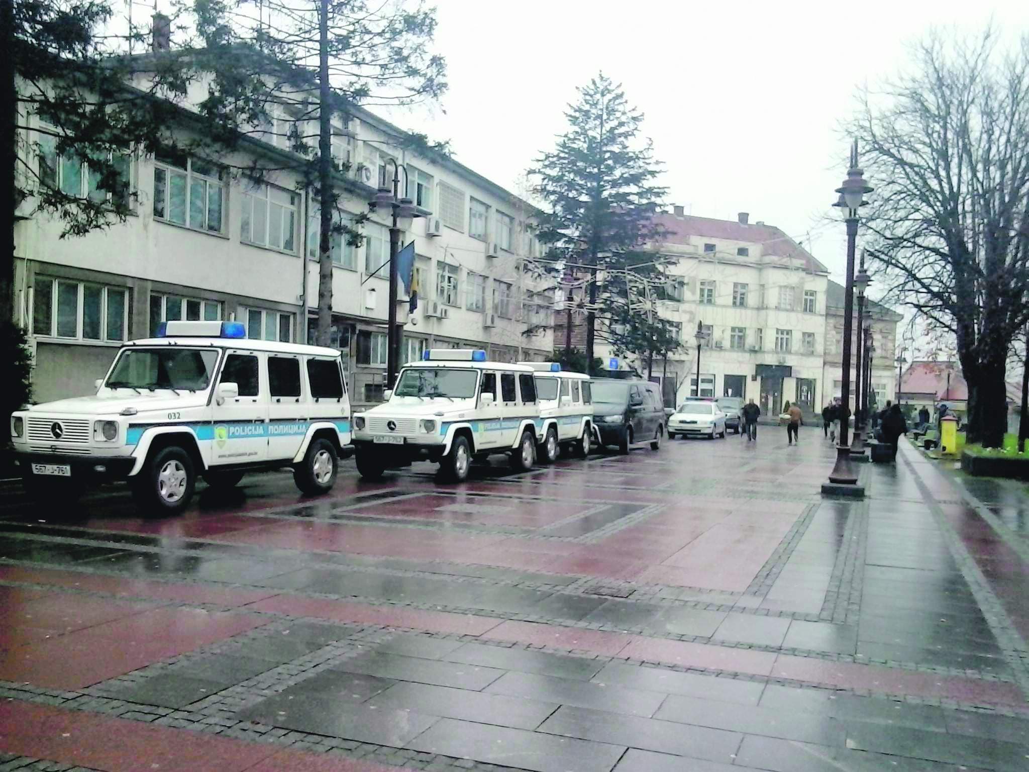 Policija pojačala kontrole ispred škola nakon prijava roditelja da je pokušana otmica djece
