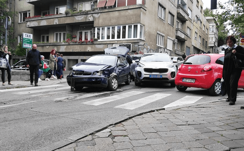 Sudar Pola i Kije u centru Sarajeva, povrijeđena djevojka