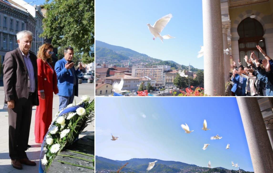 Dan mira obilježen u Sarajevu simboličnim puštanjem golubova s Vijećnice