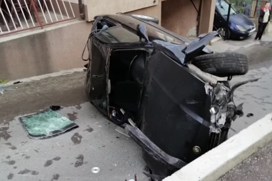 U prevrtanju BMW-a povrijeđene tri osobe