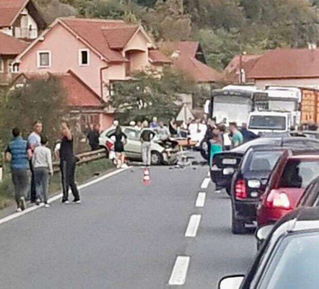 Nesreća kod Zenice, povrijeđeno više osoba, saobraćaj potpuno obustavljen