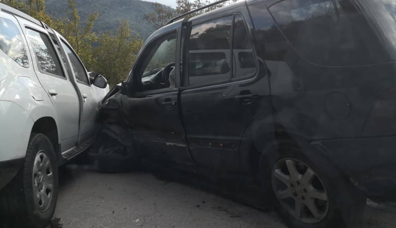 Pet osoba povrijeđeno u teškoj nesreći kod Kladnja