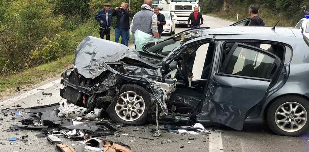 Kamion završio u kanalu: U saobraćajnoj nesreći teško povrijeđena jedna osoba