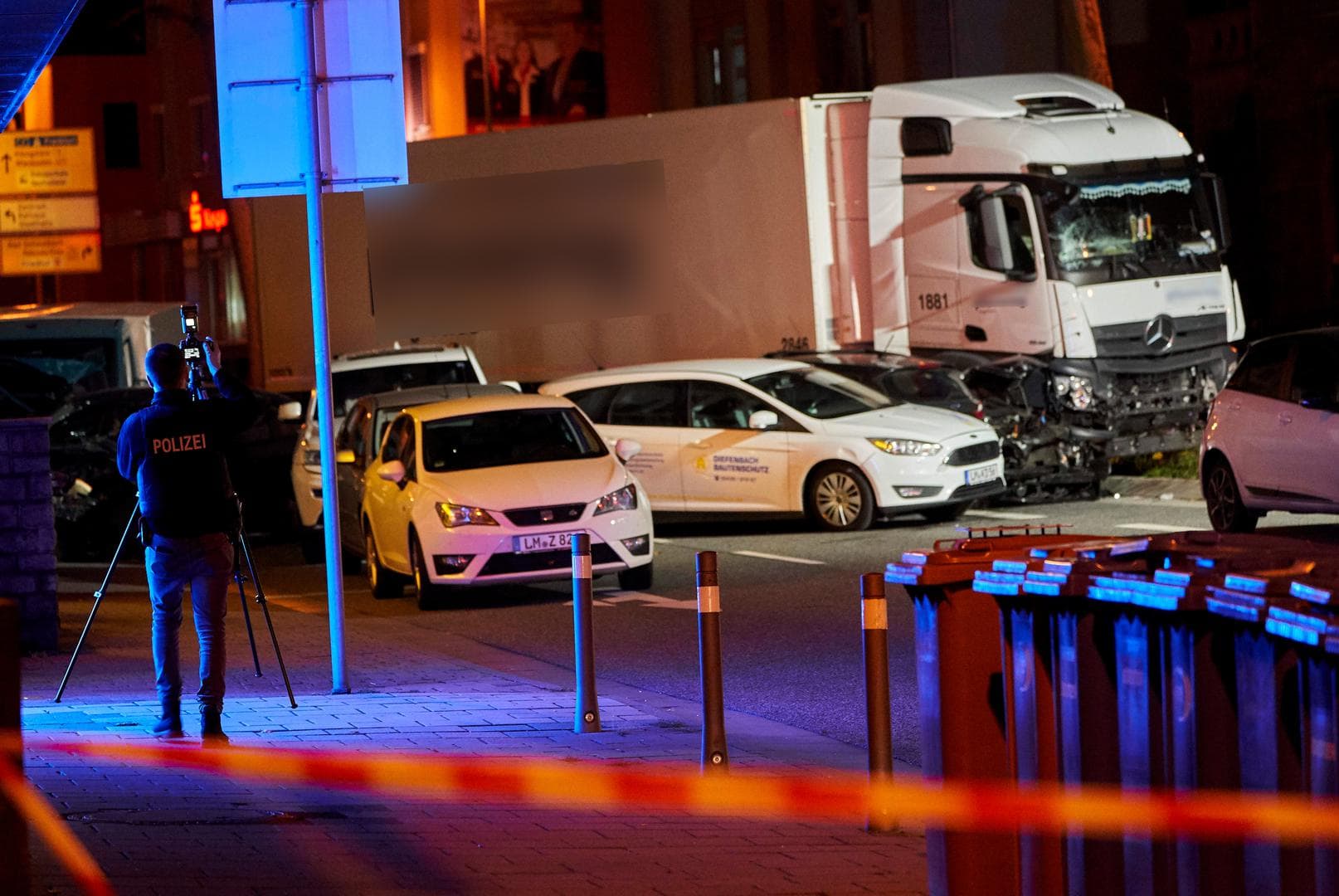 Oteo kamion i zabio se u nekoliko automobila, 17 osoba je povrijeđeno