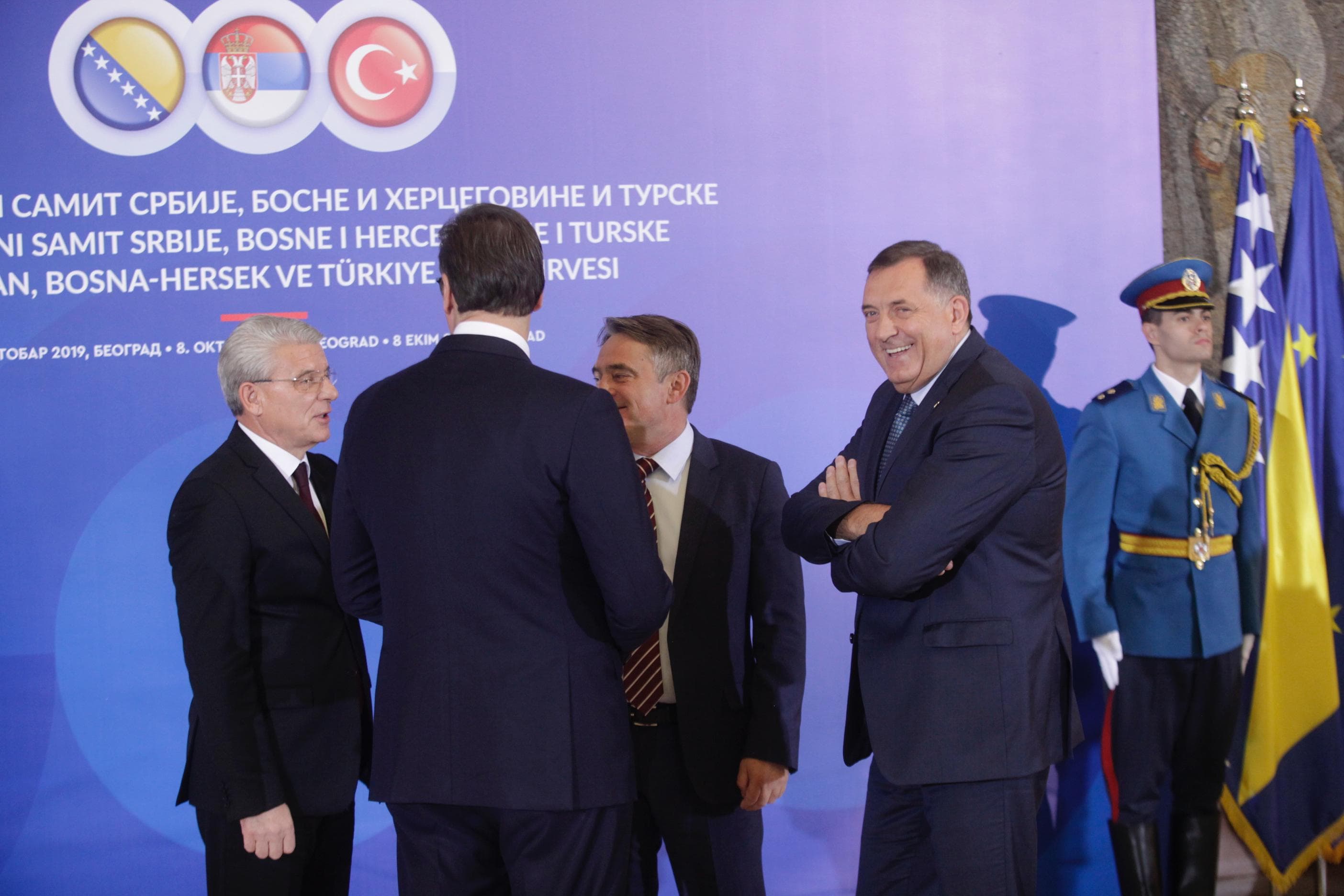 Opušteno u Beogradu: Erdoan, Vučić, Džaferović, Komšić i Dodik druže se, grle i smiju kao najbolji jarani