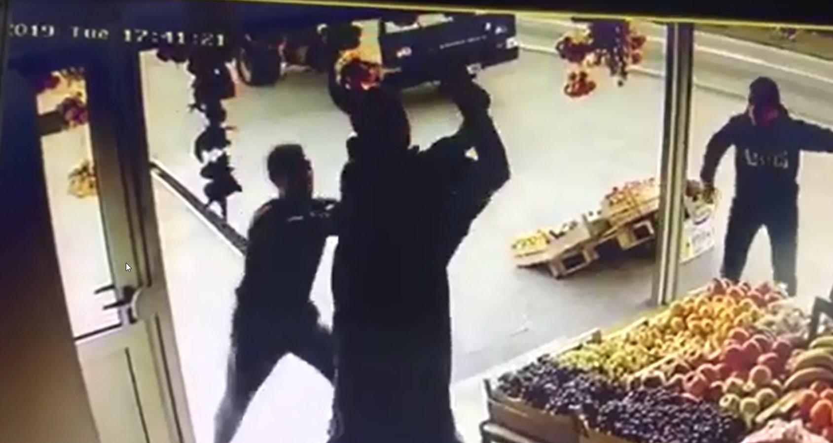 Fašistički napad u Mostaru: Prodavača voća huligani pretukli samo zato što je obukao dres Veleža