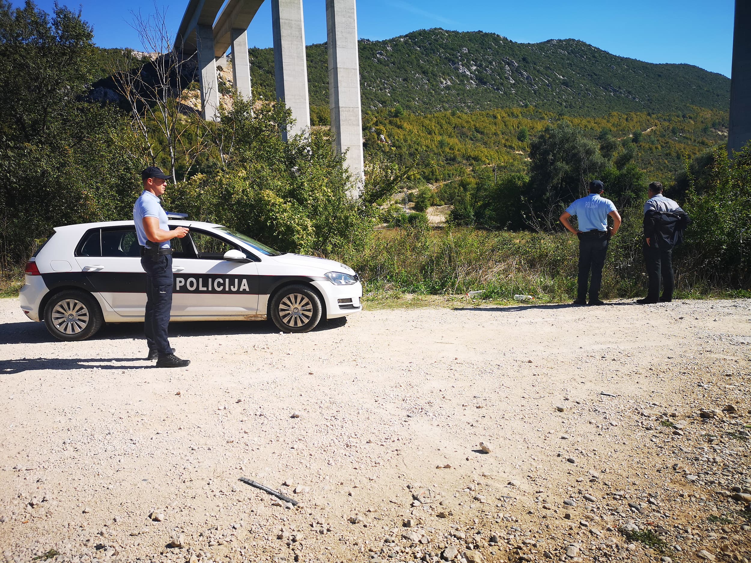 Policija na mjestu gdje se dogodio zločin - Avaz