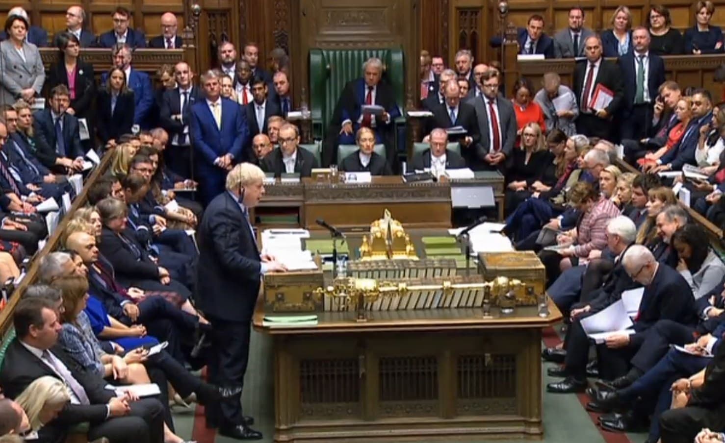 Burno u britanskom parlamentu, šta će biti s Brexitom?