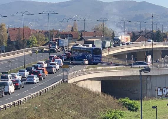 Udes na Stupskoj petlji izazvao haos u saobraćaju