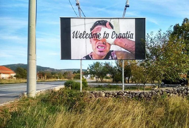 Plakati na granici s BiH: "Dobro došli u Hrvatsku - Hrvatska puna mučenja"