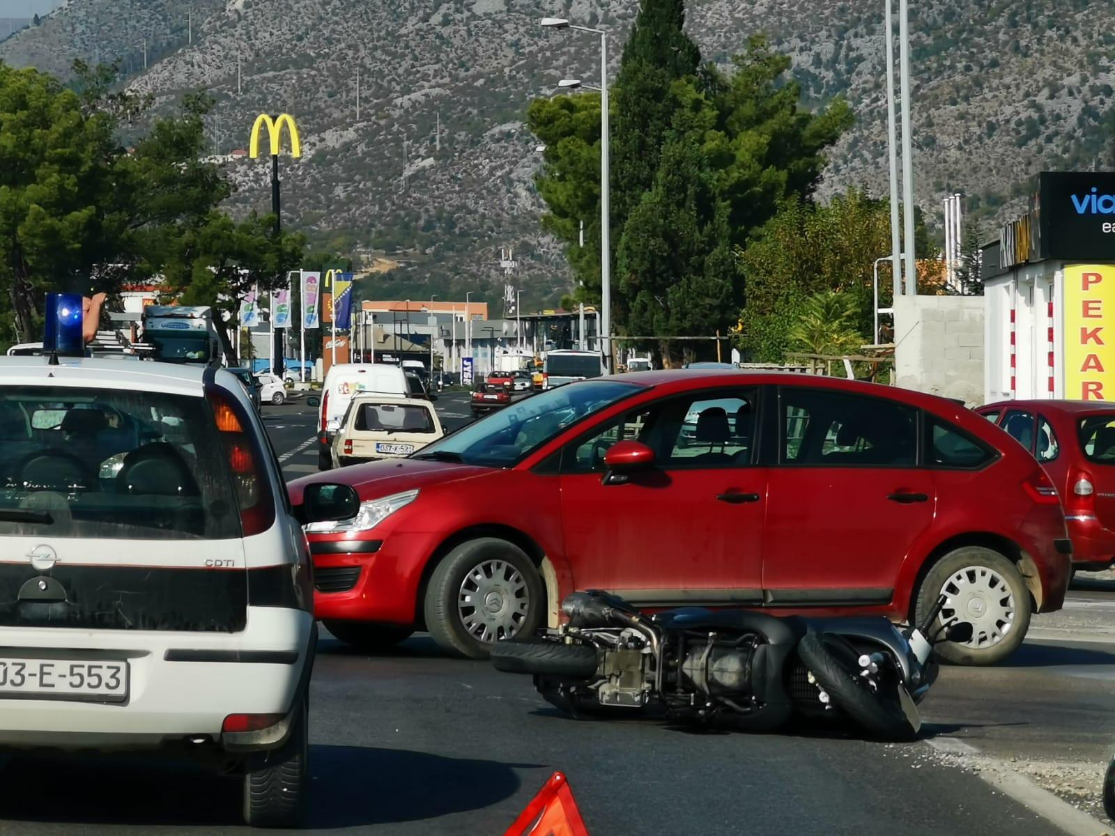 Sudar automobila i motocikla