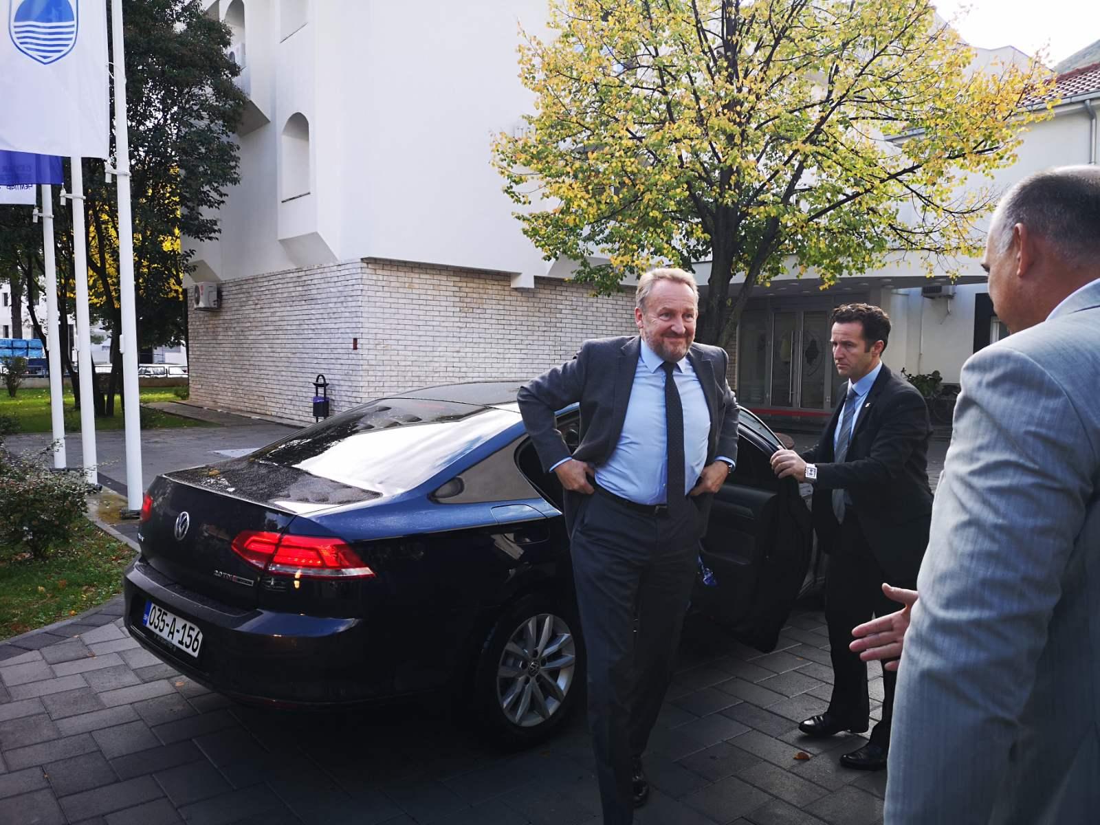 Izetbegović: Nećemo dopustiti da entitet naredi državi vojnu neutralnost