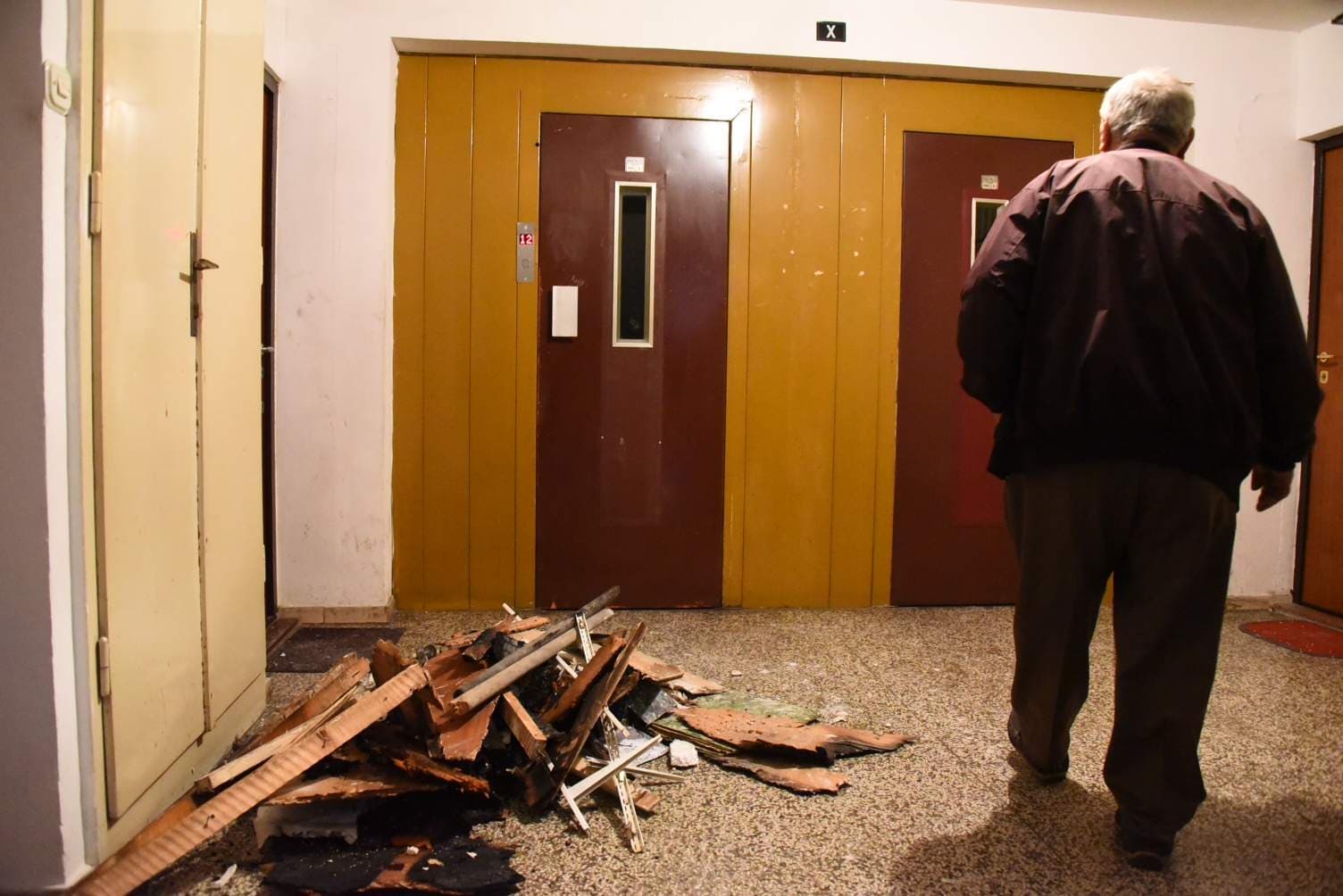 Ostalo zgarište u zgradi na Grbavici: Vještaci još ne znaju ko je zapalio stanove