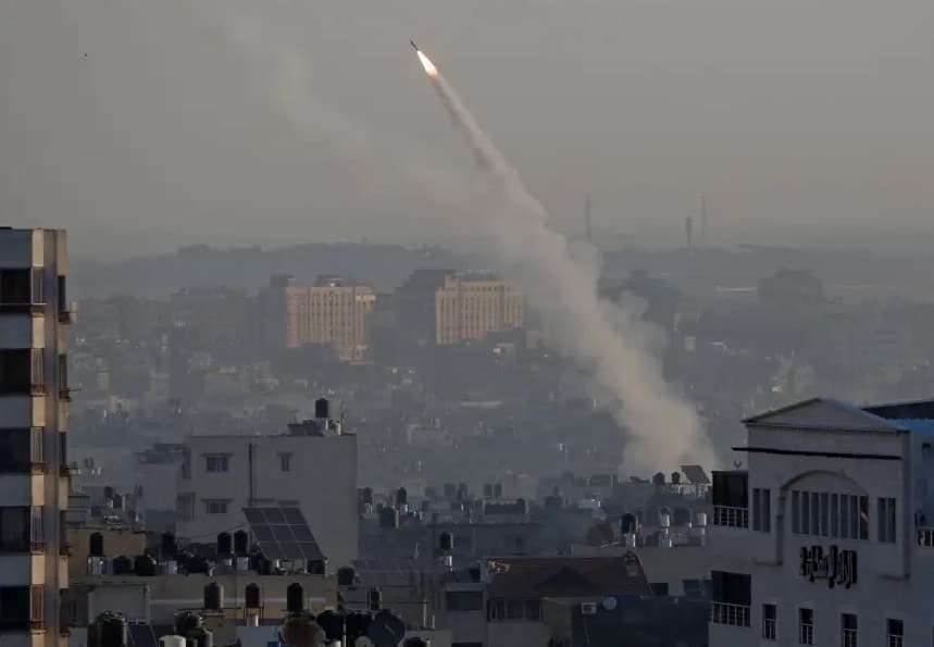 Dramatično: Pogledajte kako rakete sijevaju Tel Avivom