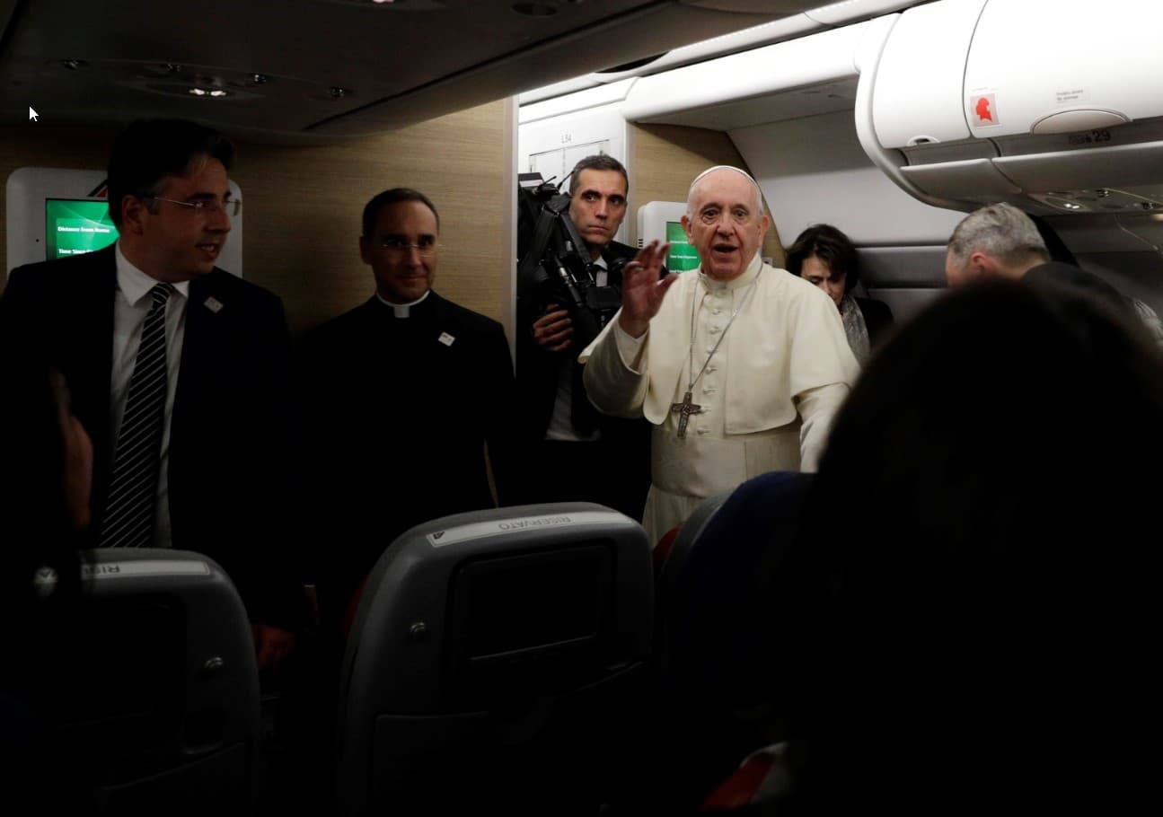 Papa Franjo iz aviona iznad BiH uputio bh. narodu pozdrave i blagoslov