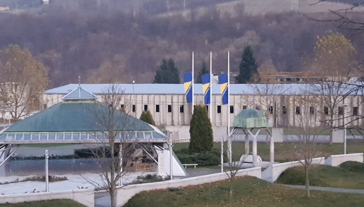 Ekipa "Avaza" u Potočarima: Krvlju natopljena Bosna će opstati