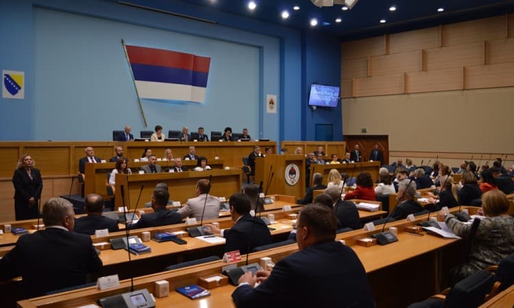 Poslanici NSRS o zakonima o stvarnim pravima te visokom obrazovanju