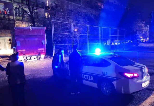 Ukradenim kamionom bježao policiji, slupao više automobila