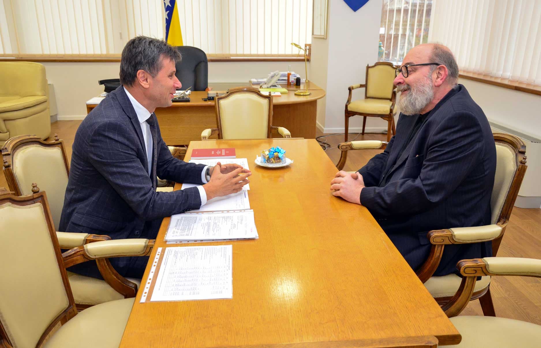Novalić: Prof. Akšamija predstavlja BiH na najbolji način