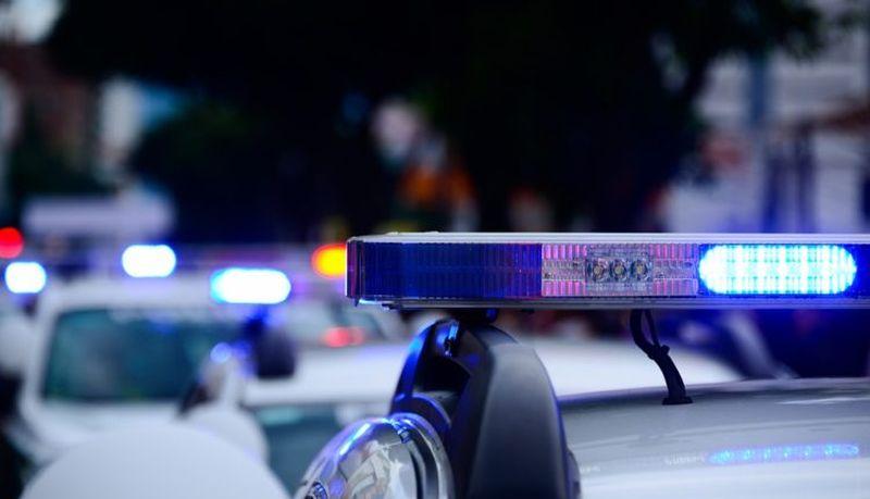 Policajca napao sjekirom, a potom se čuo pucanj