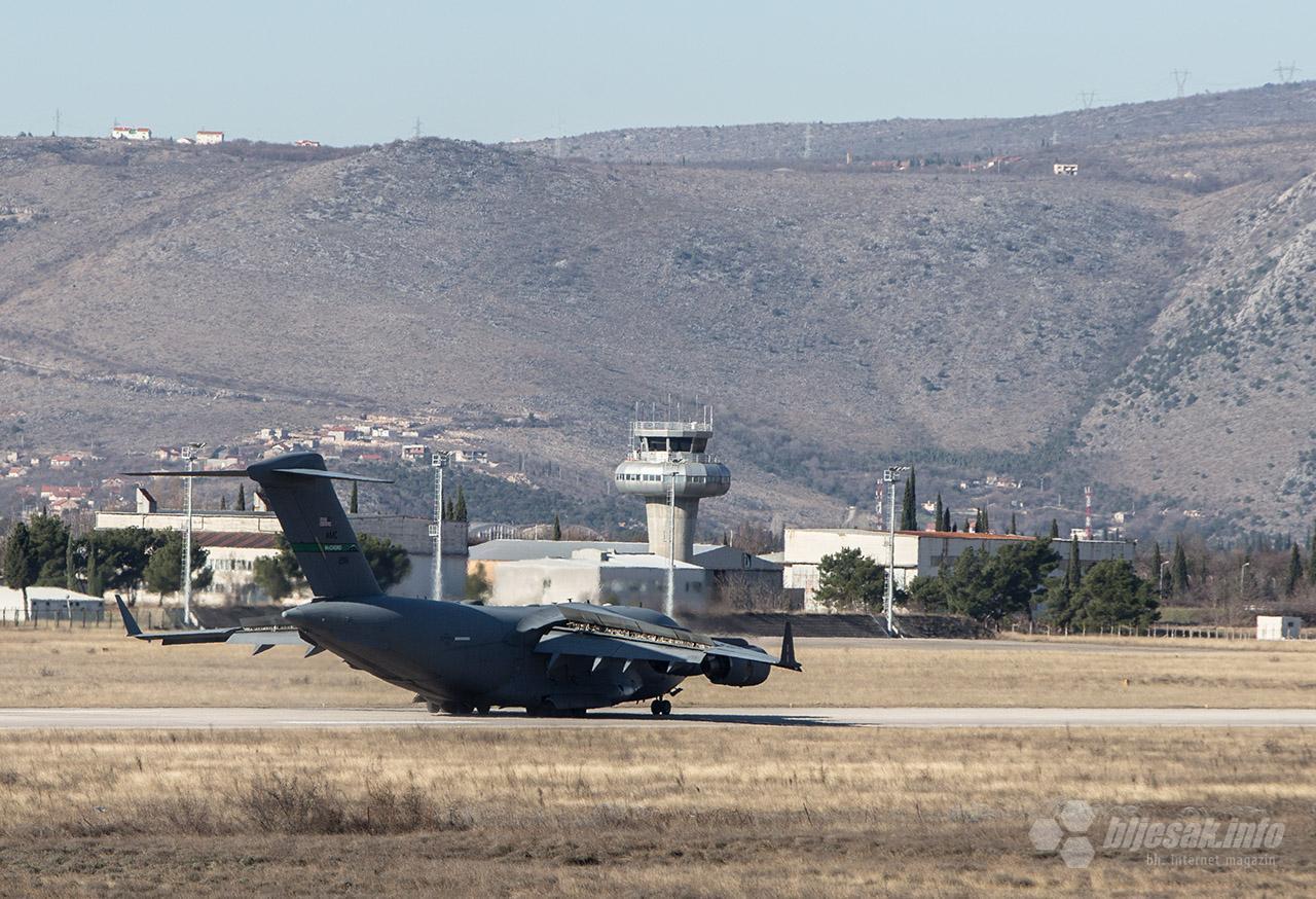 Povratak s mirovne misije: Na Mostarski aerodrom sletio jedan od najvećih aviona