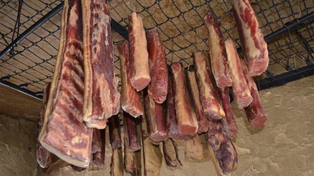 Kad zamiriše suho meso: Lopovi ne vole da rade, ali vole da se slade