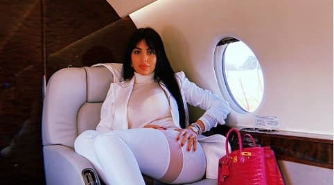 Georgina zavodljivo pozirala u avionu i oduševila brojne fanove