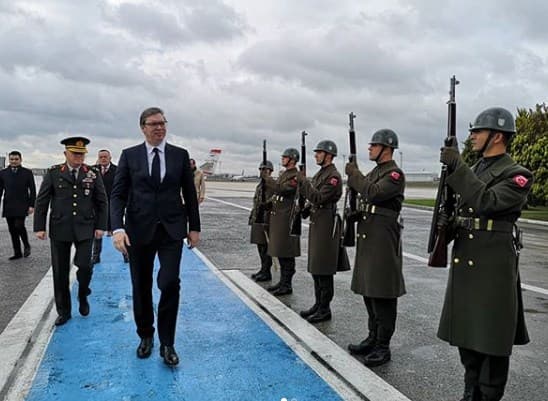 Pogledajte video: Vučić pozdravio turske vojnike s "Merhaba, asker"
