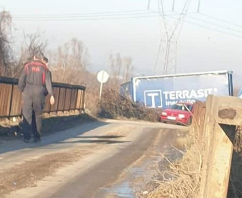 Kamion sletio s puta - Avaz