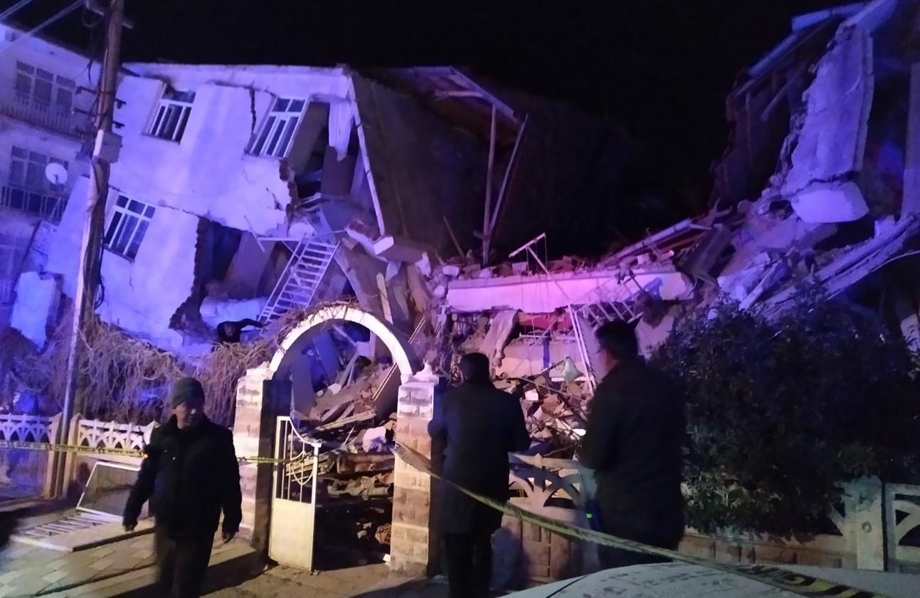 Raste broj žrtava nakon razornog zemljotresa u Turskoj, stotine povrijeđenih