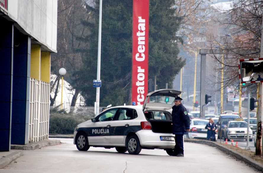 Tuča u garaži u Tuzli: Izudarao ga drškom od pištolja pa pobjegao