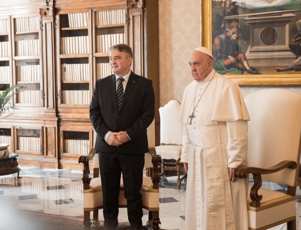 Komšić s papom Franjom: Pravo i jedino rješenje za BiH je članstvo u NATO-u i EU