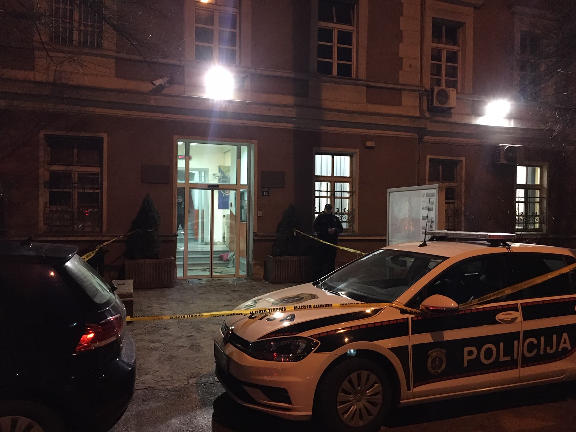 Detalji incidenta u Sarajevu: Žena koja je danas uhapšena nasrnula na policajca nožem