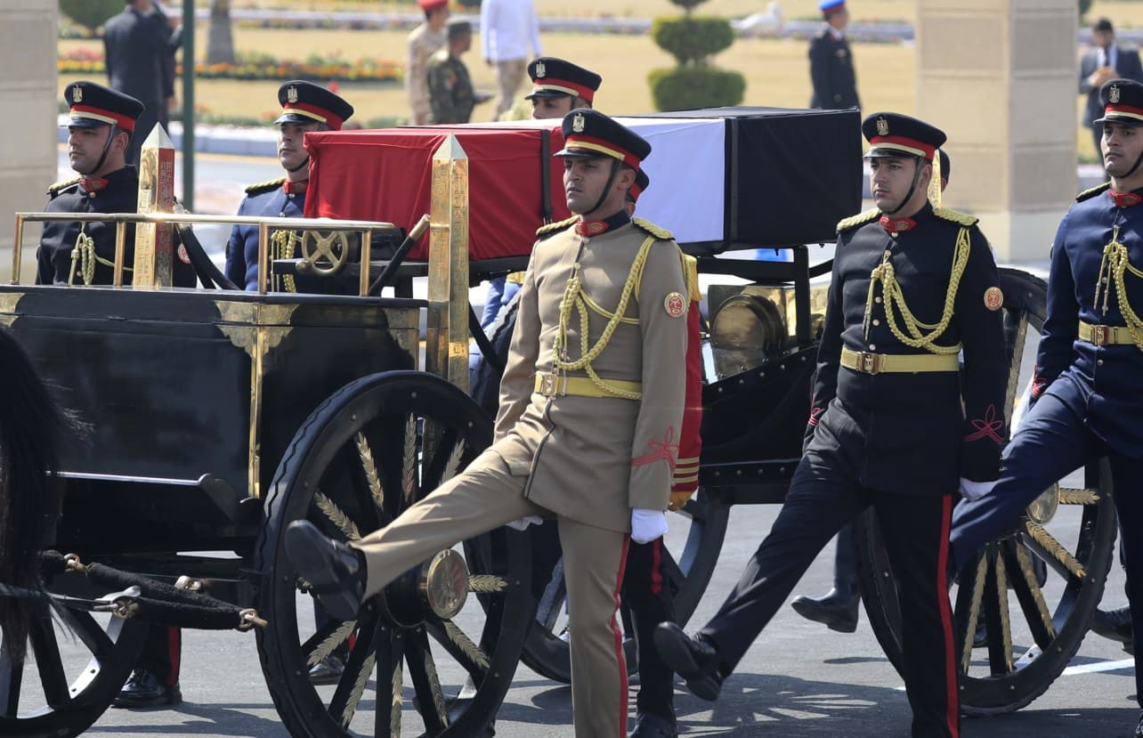 Hosni Mubarak sahranjen uz vojne i državne počasti