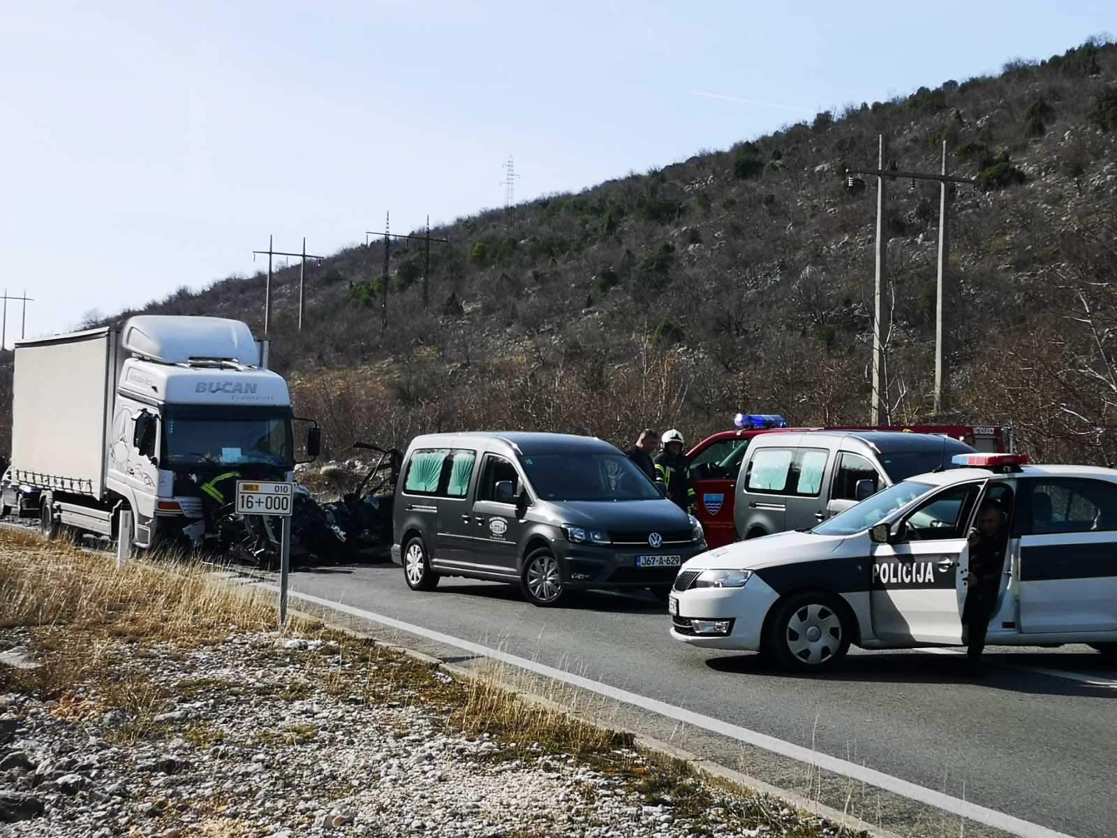 U stravičnoj nesreći kod Mostara poginuli majka i sin
