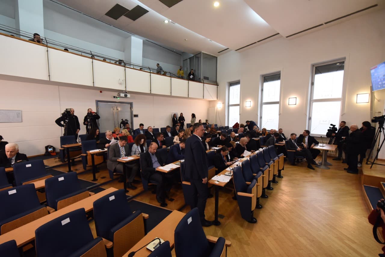 Nenadić otklonio dilemu ko se izjašnjava kao Srbin, zatražena još jedna pauza