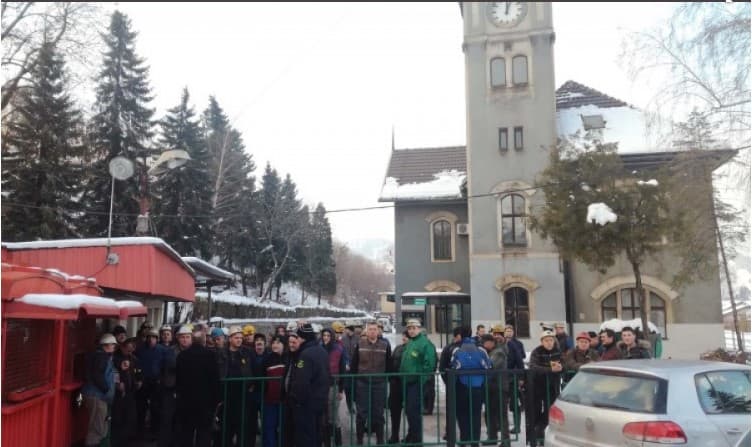 Radnici odbili ući u jamu - Avaz