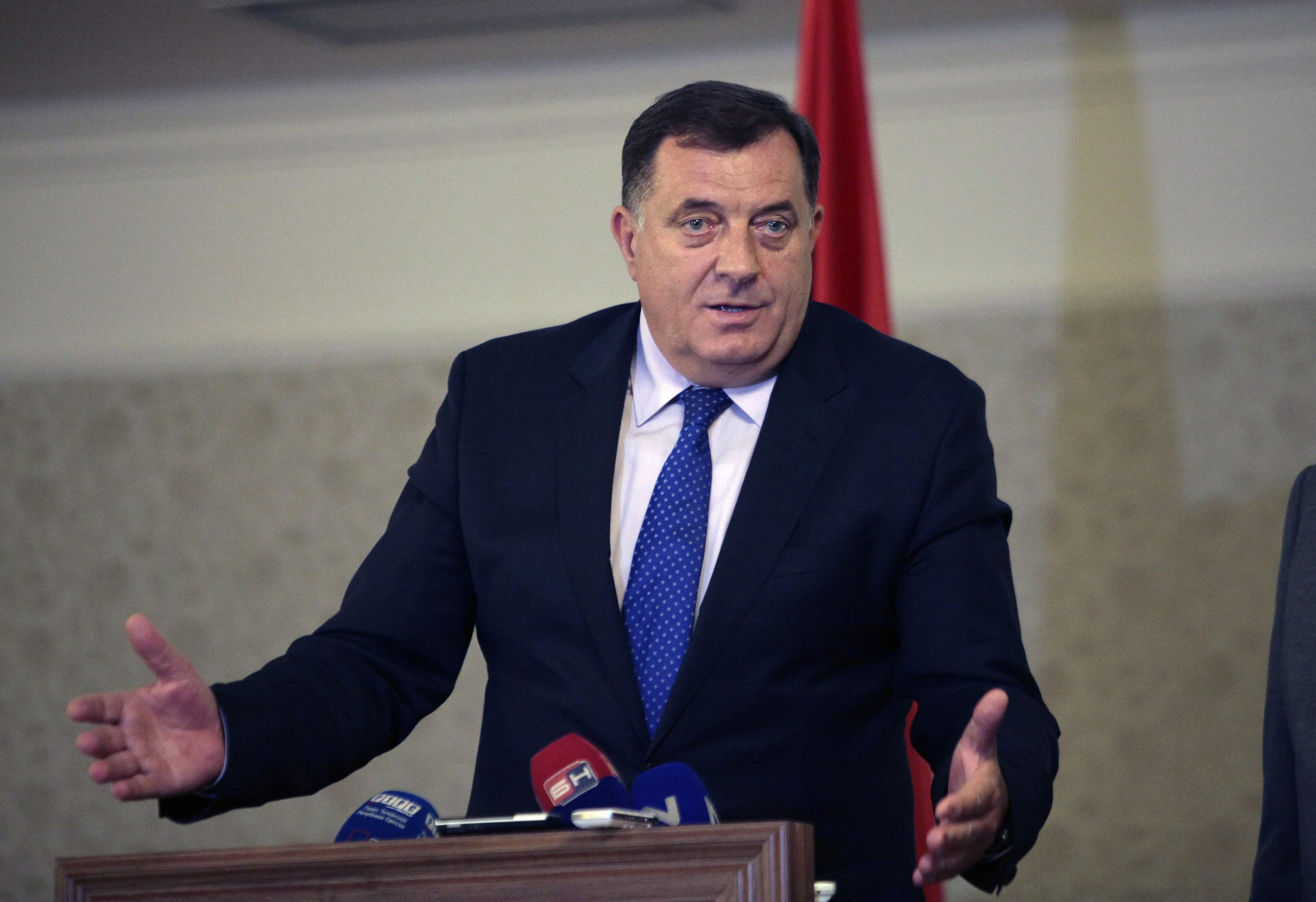 Dodik: Problem ne treba rješavati kada migranti dođu ispred granica, već ranije