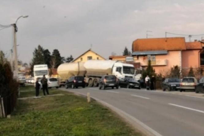 Sudarili se cisterna i Fiat Punto