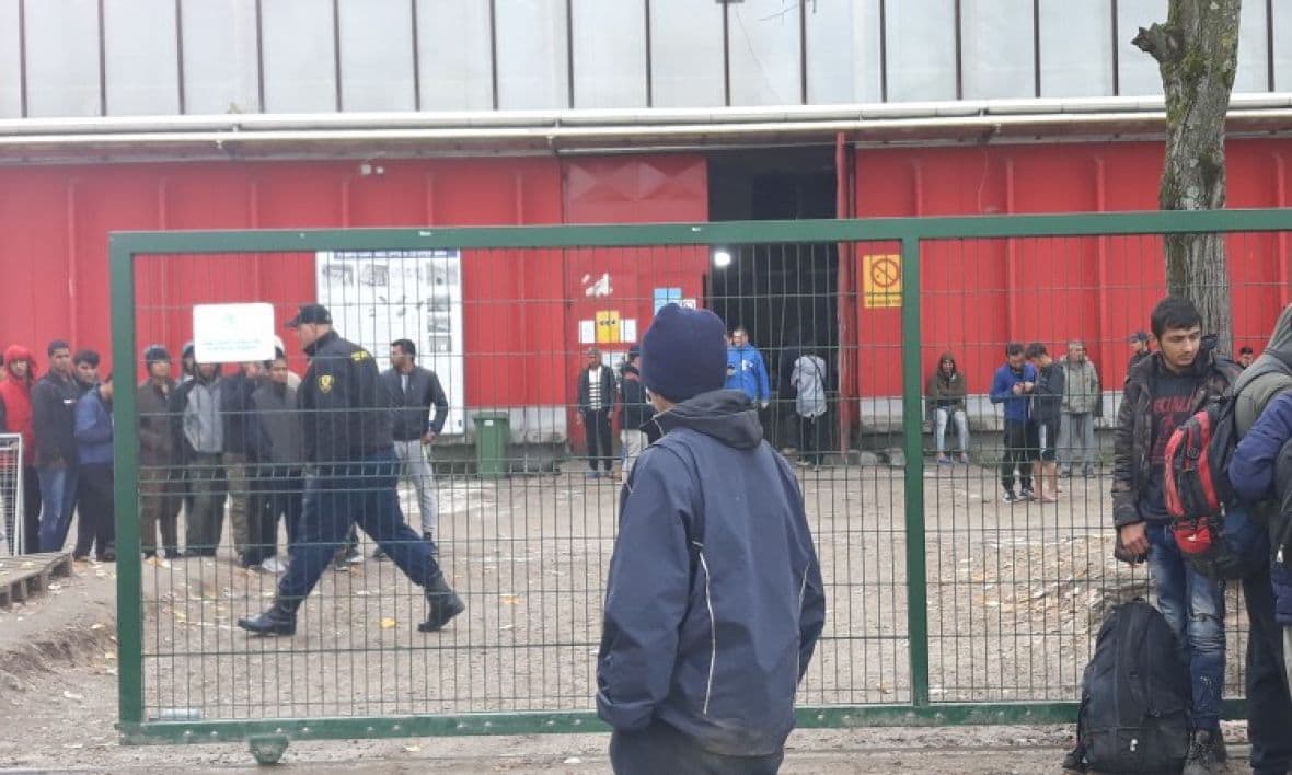 Pretres u kampu Bira, ima uhapšenih migranata