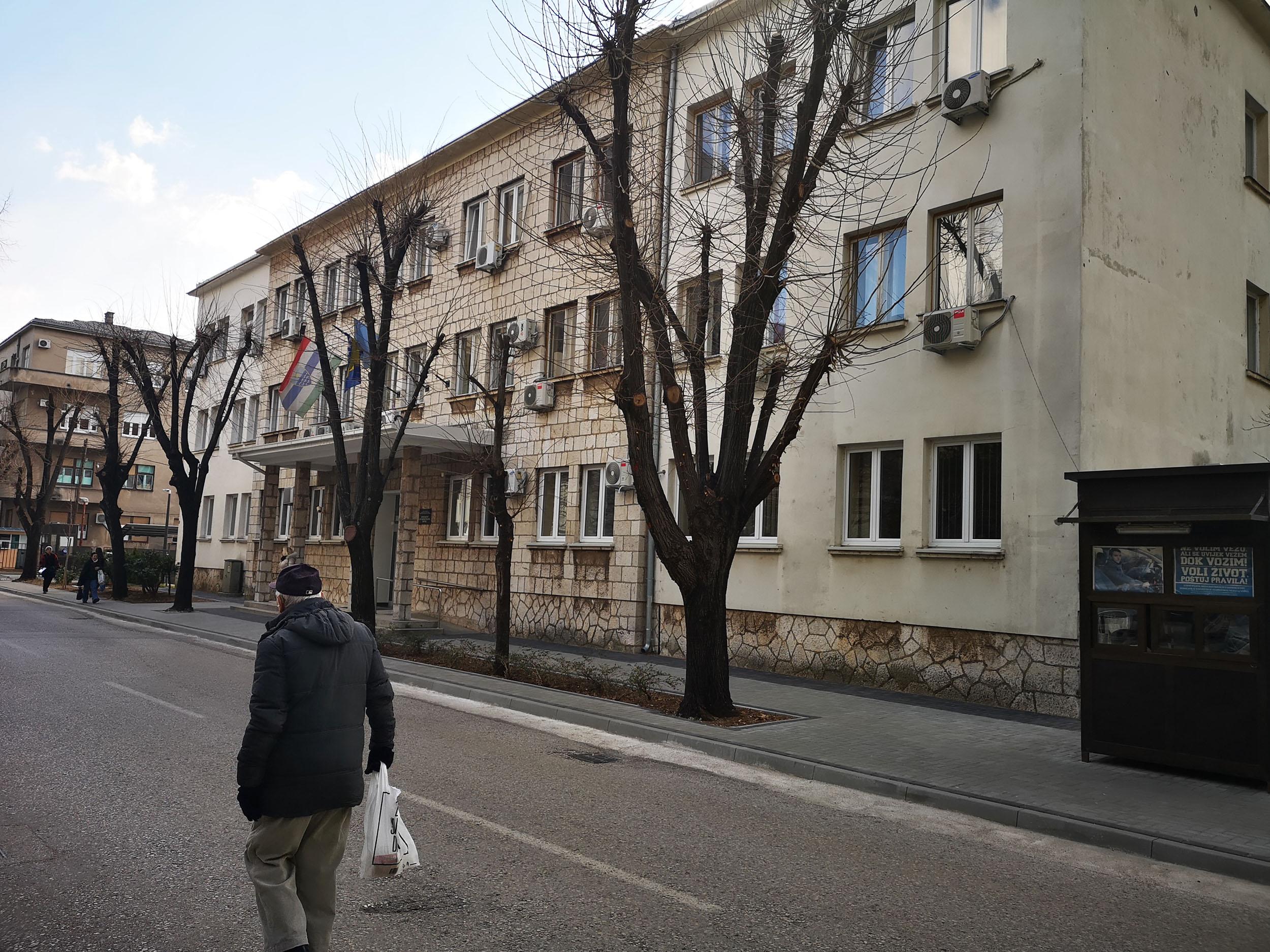 U Mostaru se pucnjem iz pištolja ubio starac