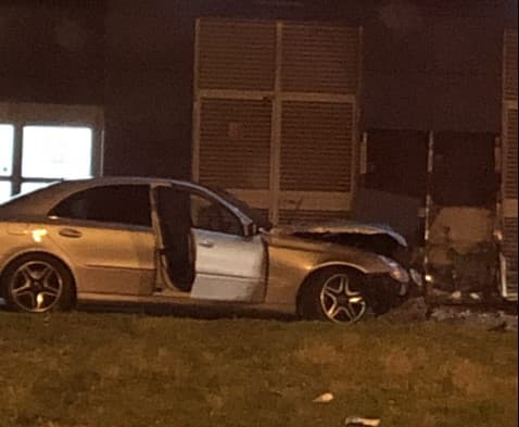 Udes u Tuzli: Mercedesom udario u tržni centar