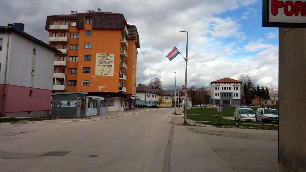 Vlasnik kafića uhapšen zbog nepoštivanja odluke o zabrani rada: Policija pronašla pet gostiju