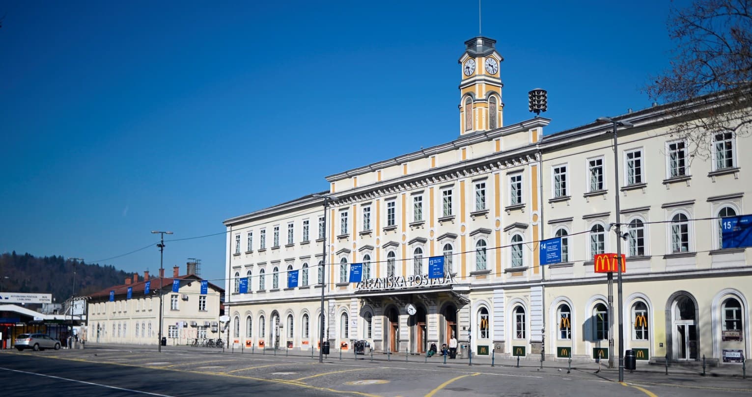 U Sloveniji od ponoći zabrana kretanja, kazne 400 eura